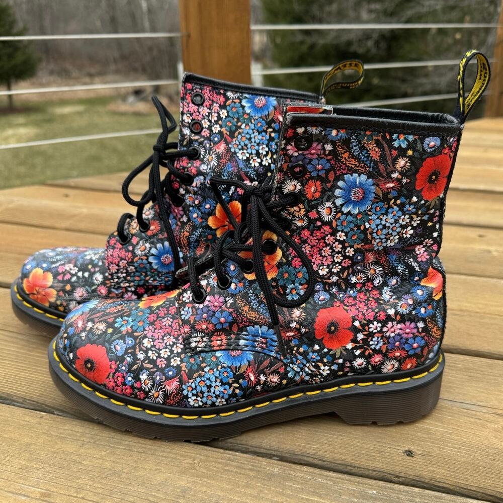 Dr. Doc Martens size 7 1460 Pascal Wanderlust Black Floral Combat Boots (RARE)